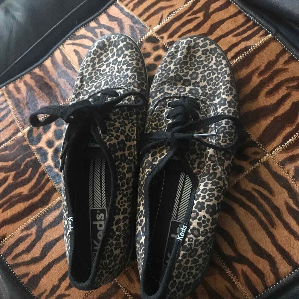 Women's Keds Leopard Cheetah Flats 7.5 Lace Shoes